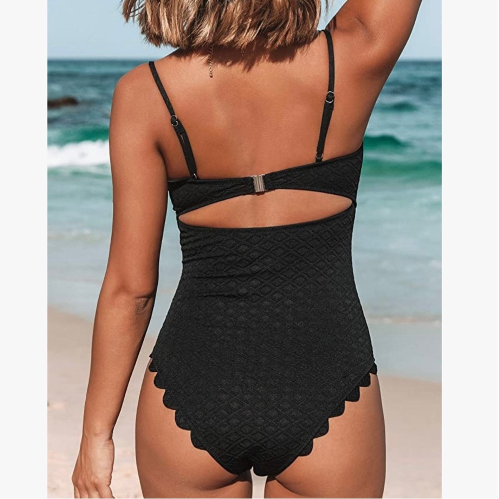 ☀️SCALLOPED KNOT CUT OUT SWIMSUIT - Picture 3 of 12